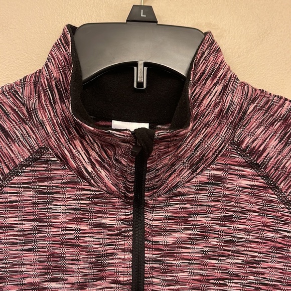 Avía pullover sweatshirt. - Picture 3 of 6